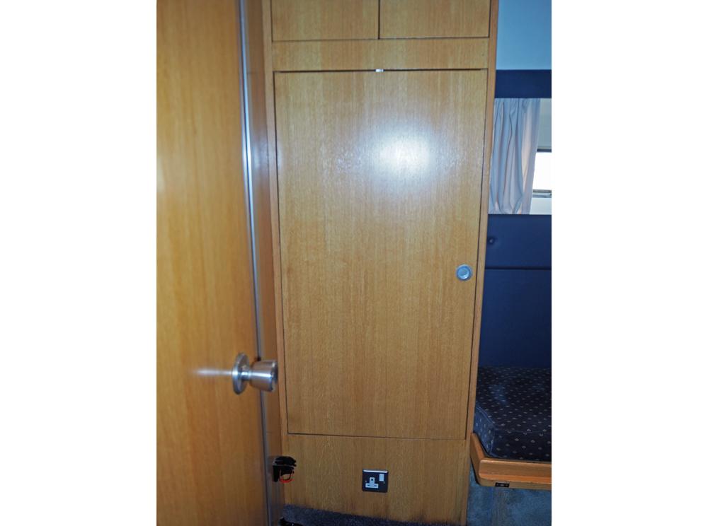 Cabin en avant, H&eacute;bergements